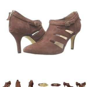 NEW!! Bella Vita pumps. Heels. dark tan suede